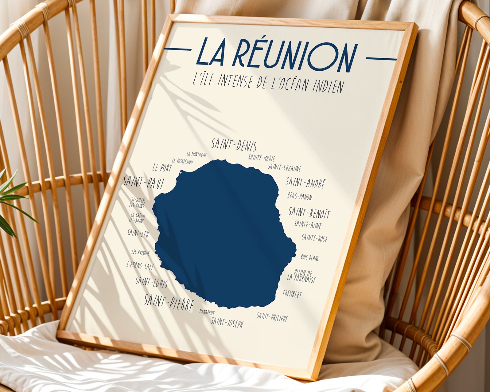Affiche Île de La Réunion Zoe Poster avec carte côtière design et illustration moderne