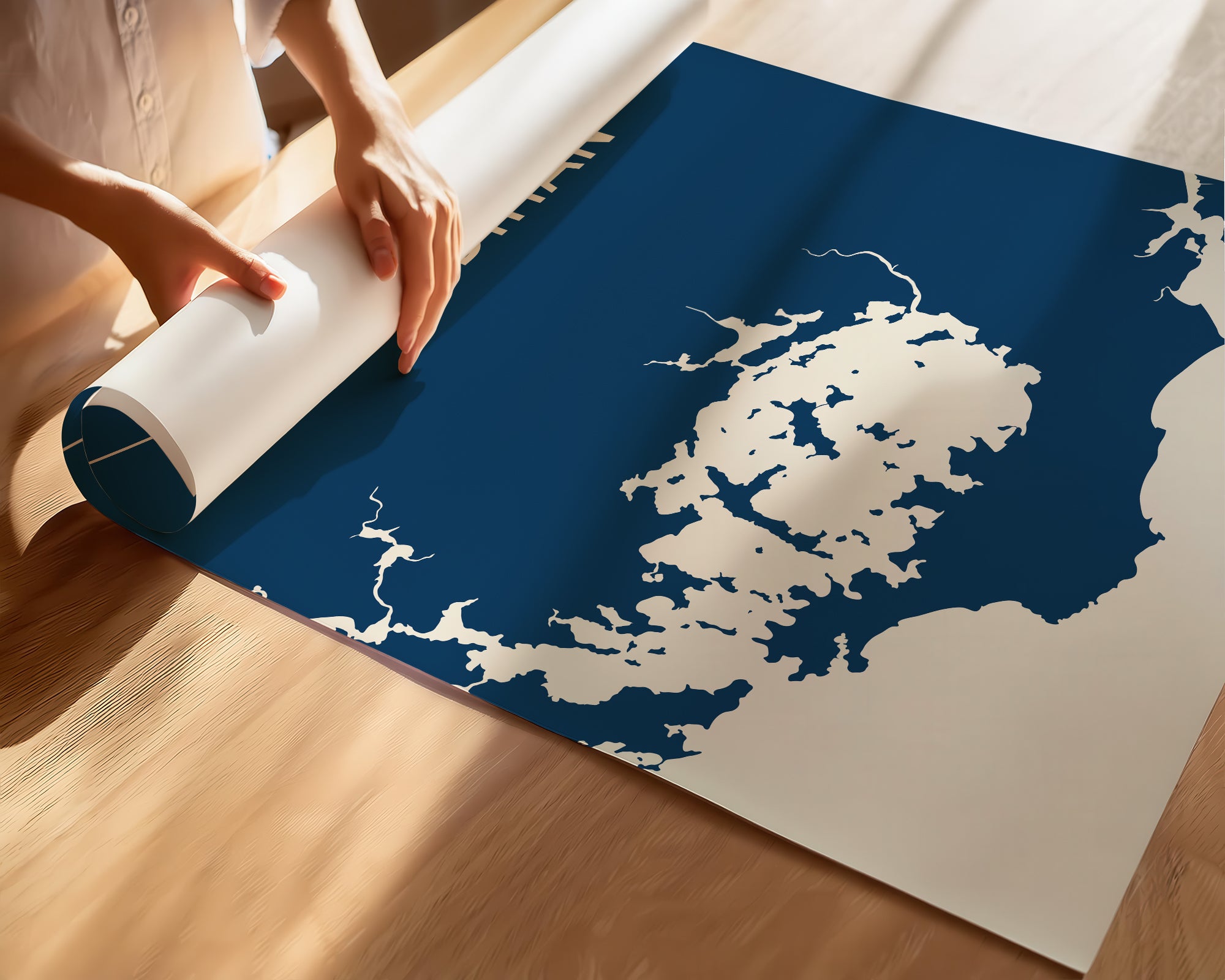 Affiche carte côtière du Golfe du Morbihan au design épuré et contemporain