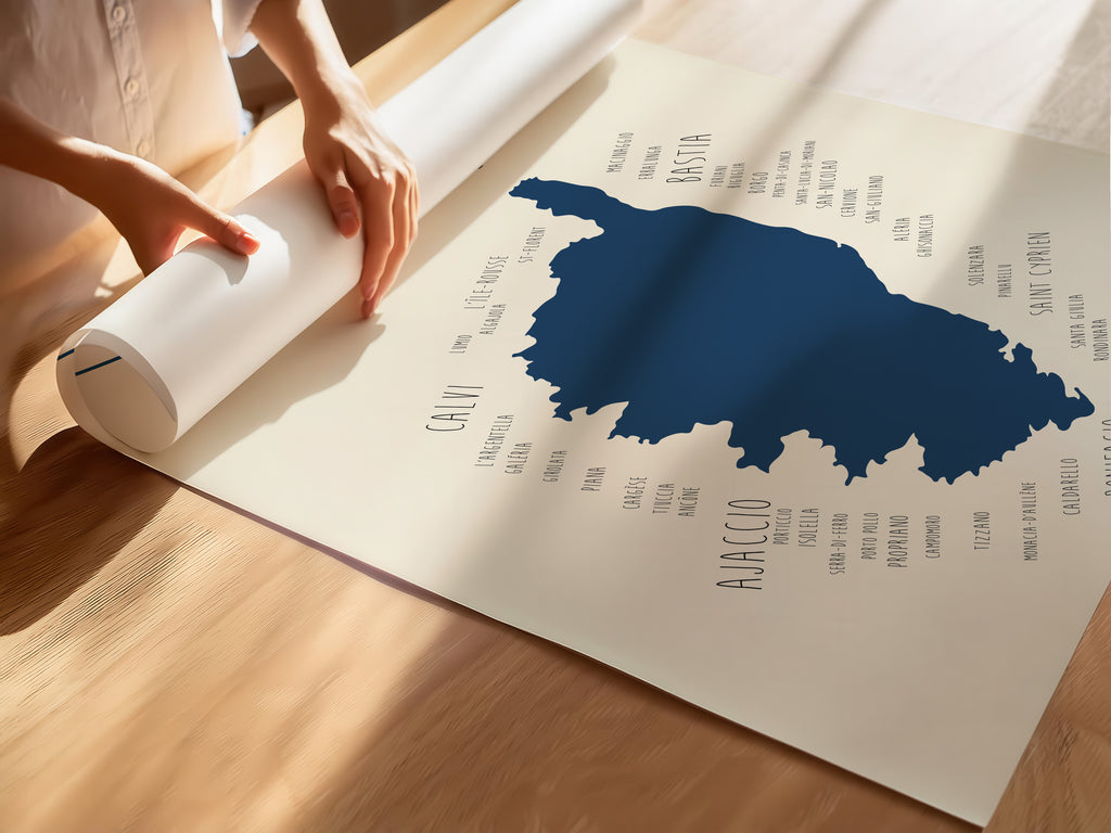 Décoration intérieure douce sur l'ile Corse, par le studio français Zoe Poster