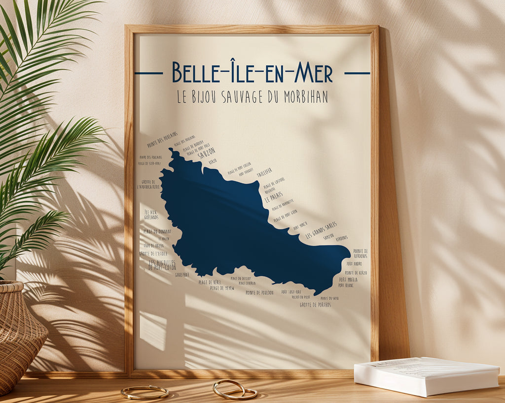Poster mural Belle‑Île‑en‑Mer minimaliste illustrant l’île et ses baies pour salon ou bureau.