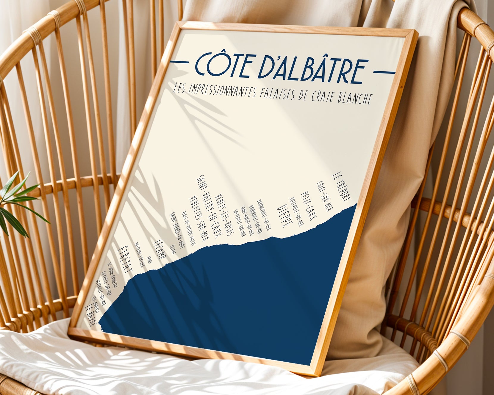 Carte décorative Côte d’Albâtre, style doux et moderne pour salon ou bureau.