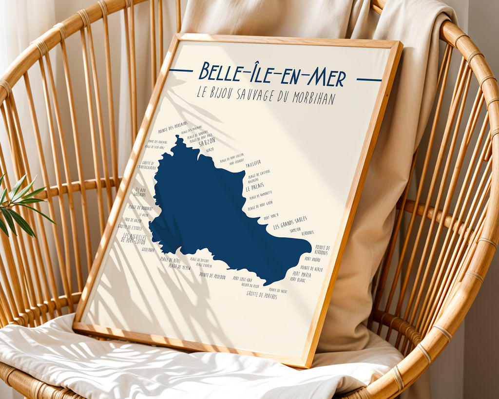 Carte décorative Bretagne représentant côtes et villages de Belle‑Île‑en‑Mer.
