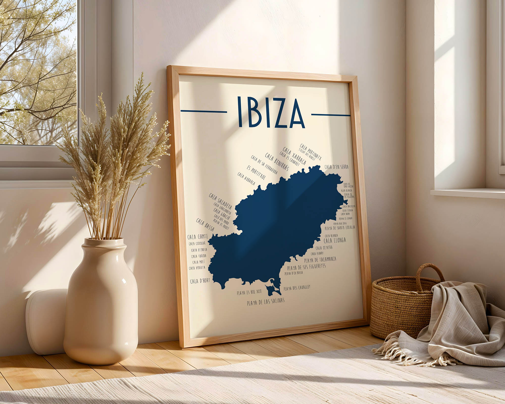 Poster carte méditerranéenne Ibiza avec lignes claires et couleurs sobres
